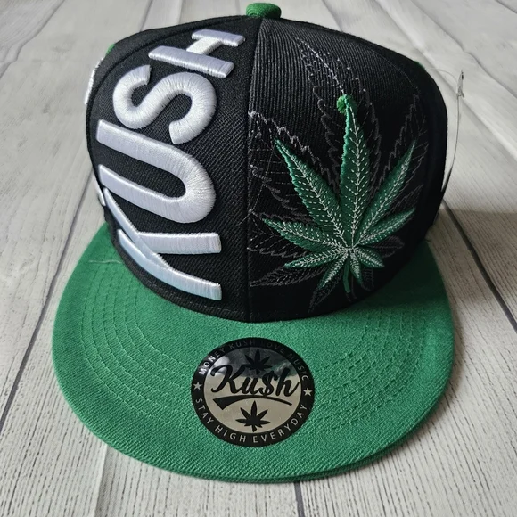 Snapback - Black and Green Kush Embroidered - Picture 3 of 9
